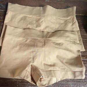 Gilligan & O'Malley Light Tan Seamless Shorts-new with no tags